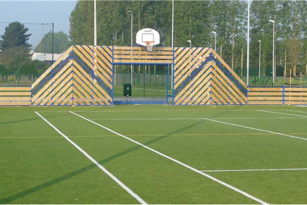 Aanleg speelplaats, kunstgras sportveld (renovatie 2021), beachsport, Finse piste en omgevingswerken De Pit - Sportinfrabouw NV